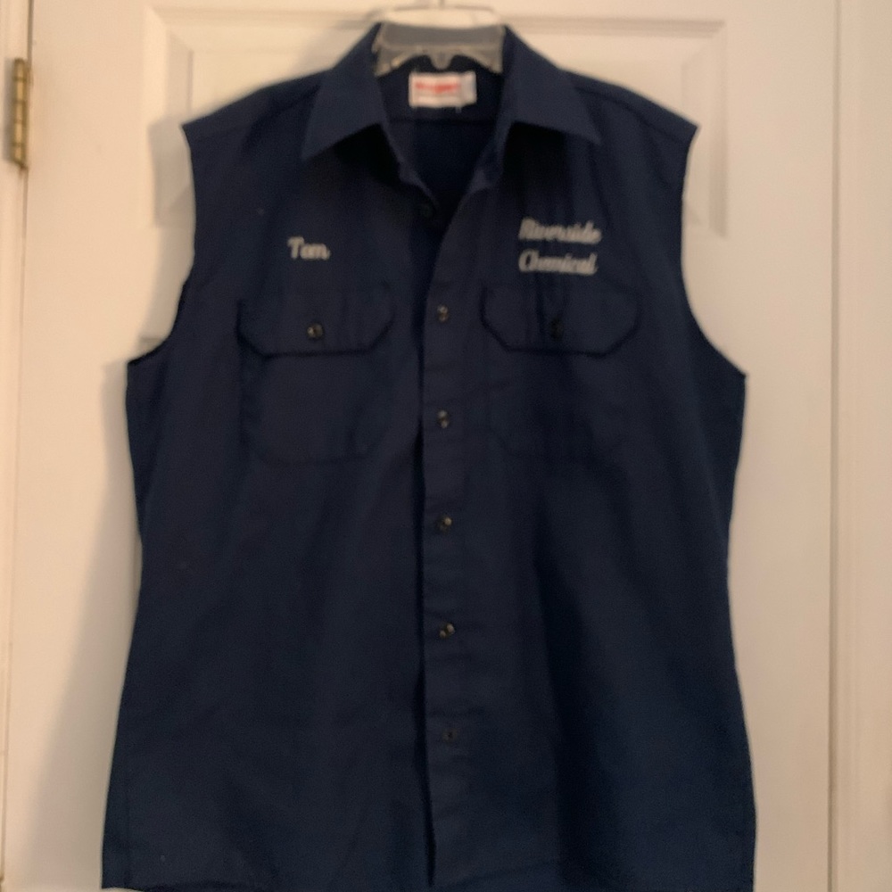 VINTAGE sleeveless button down